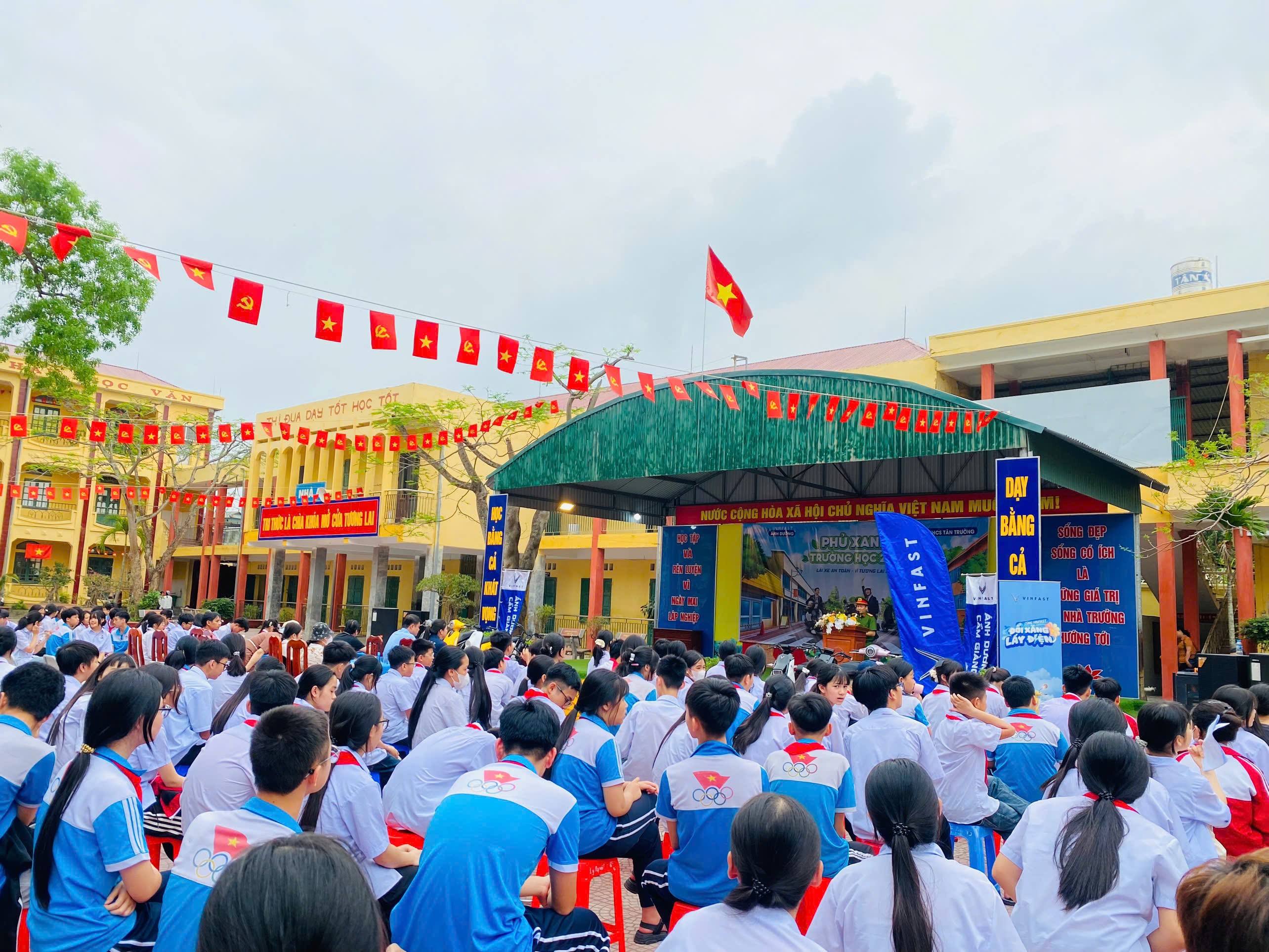 Công an xã Mao Điền: Chủ động tuyên truyền kiến thức về TTATGT, phòng chống tác hại của thuốc lá cho 1.200 học sinh